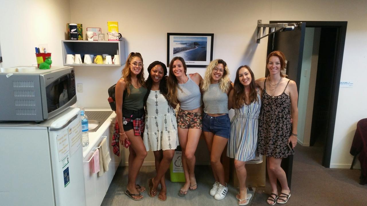 Loft 109 Backpackers Hostel تاورانجا المظهر الخارجي الصورة